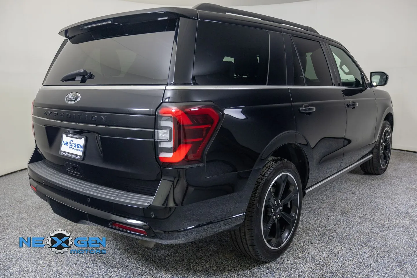 Ford Expedition photo 8