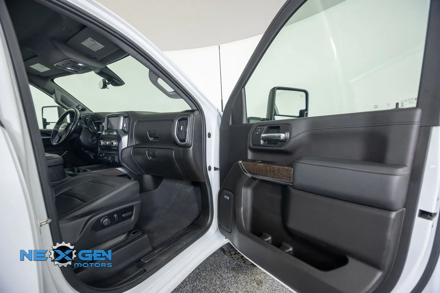 GMC Sierra photo 43