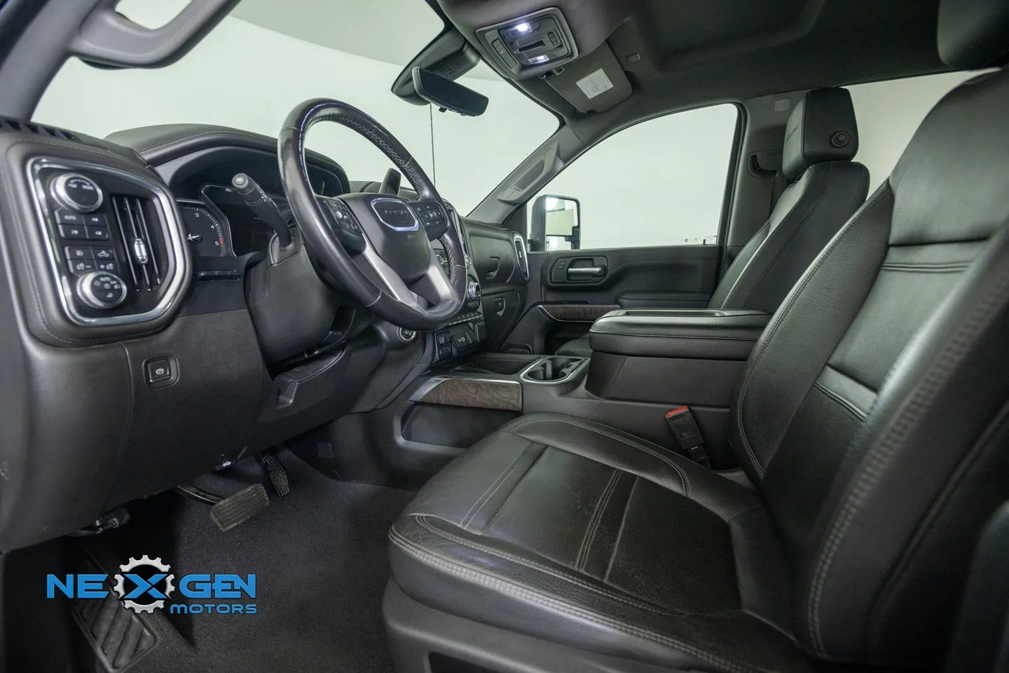 GMC Sierra photo 11