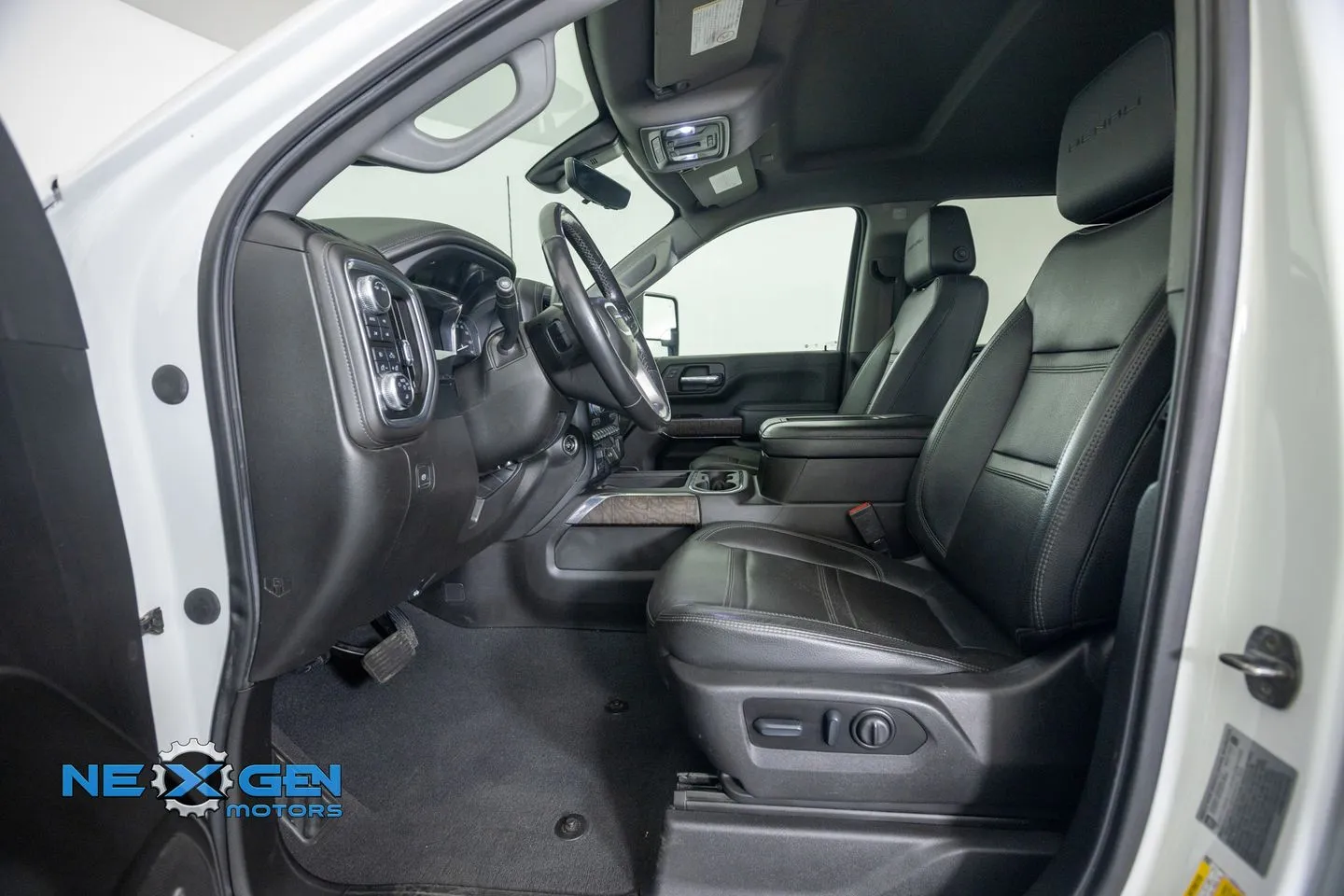 GMC Sierra photo 12