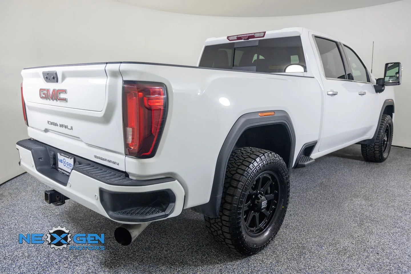 GMC Sierra photo 8
