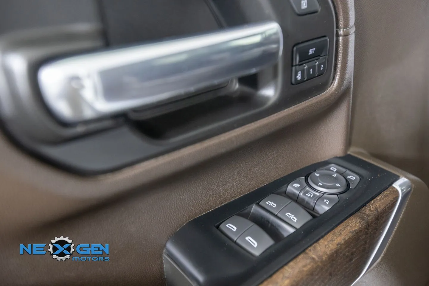 GMC Sierra photo 13