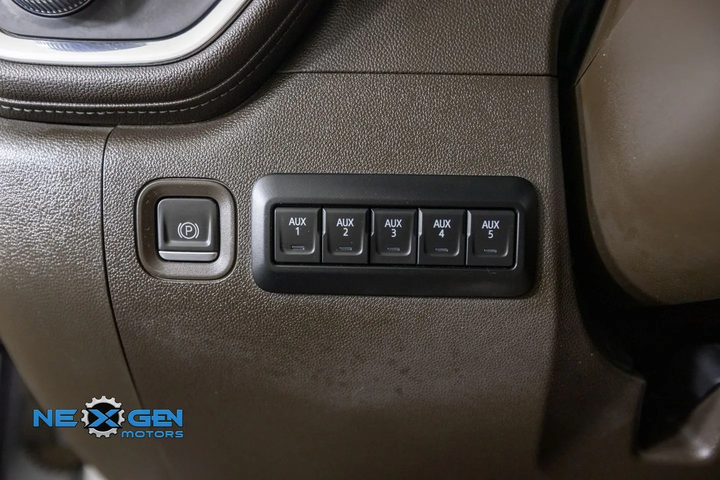 GMC Sierra photo 15