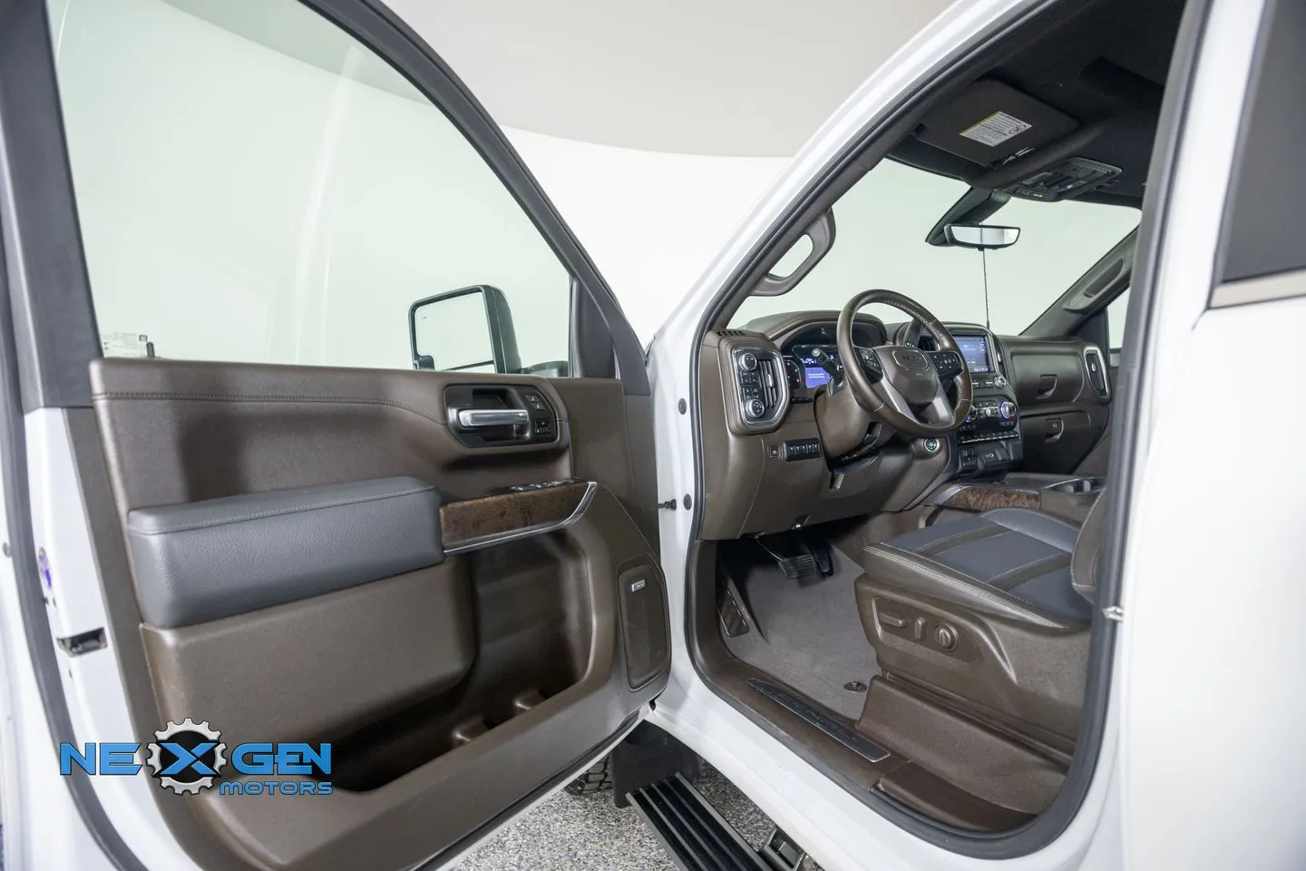 GMC Sierra photo 10