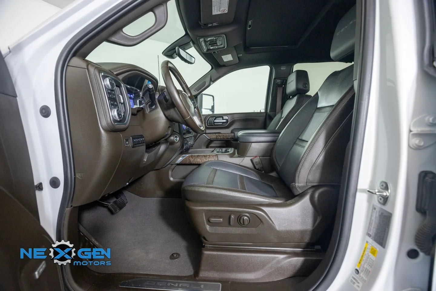 GMC Sierra photo 12