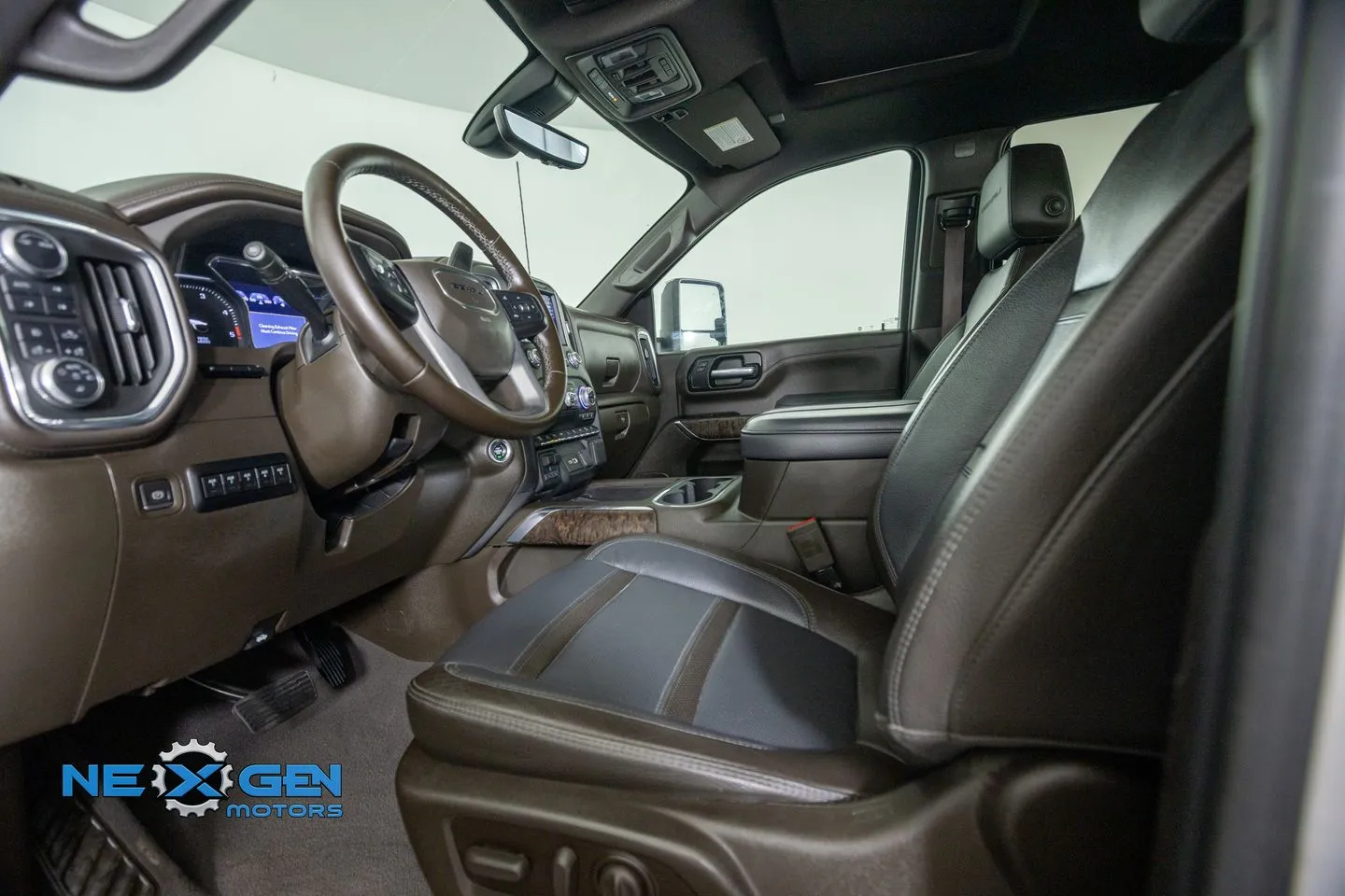 GMC Sierra photo 11
