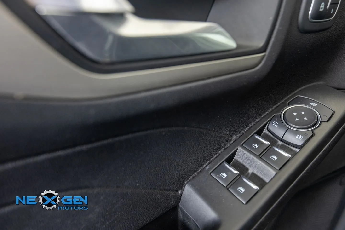 Ford Escape photo 13