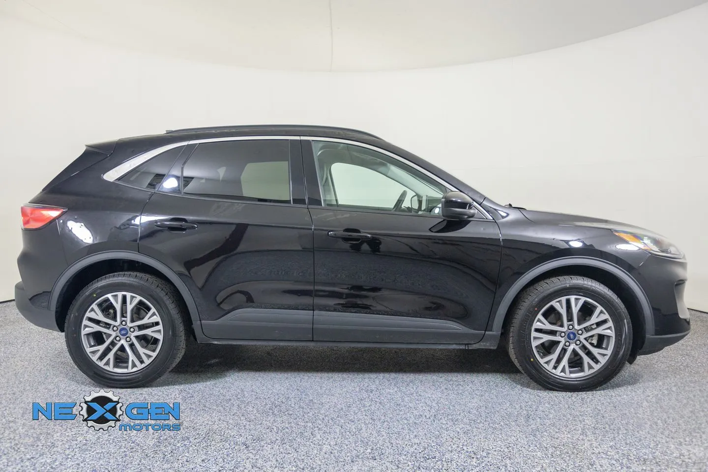 Ford Escape photo 9