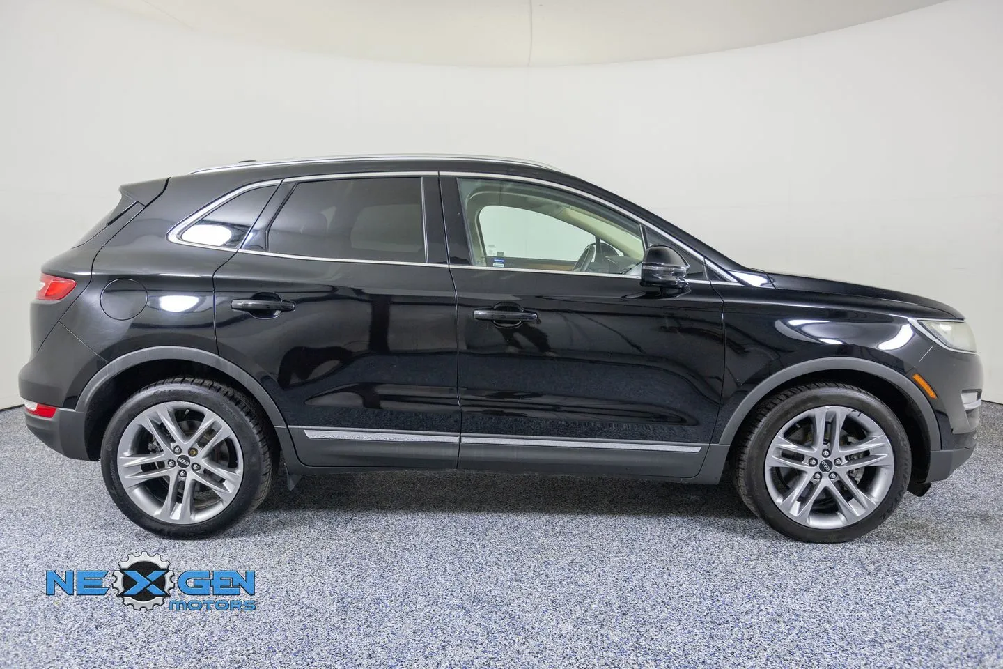 Lincoln MKC photo 9
