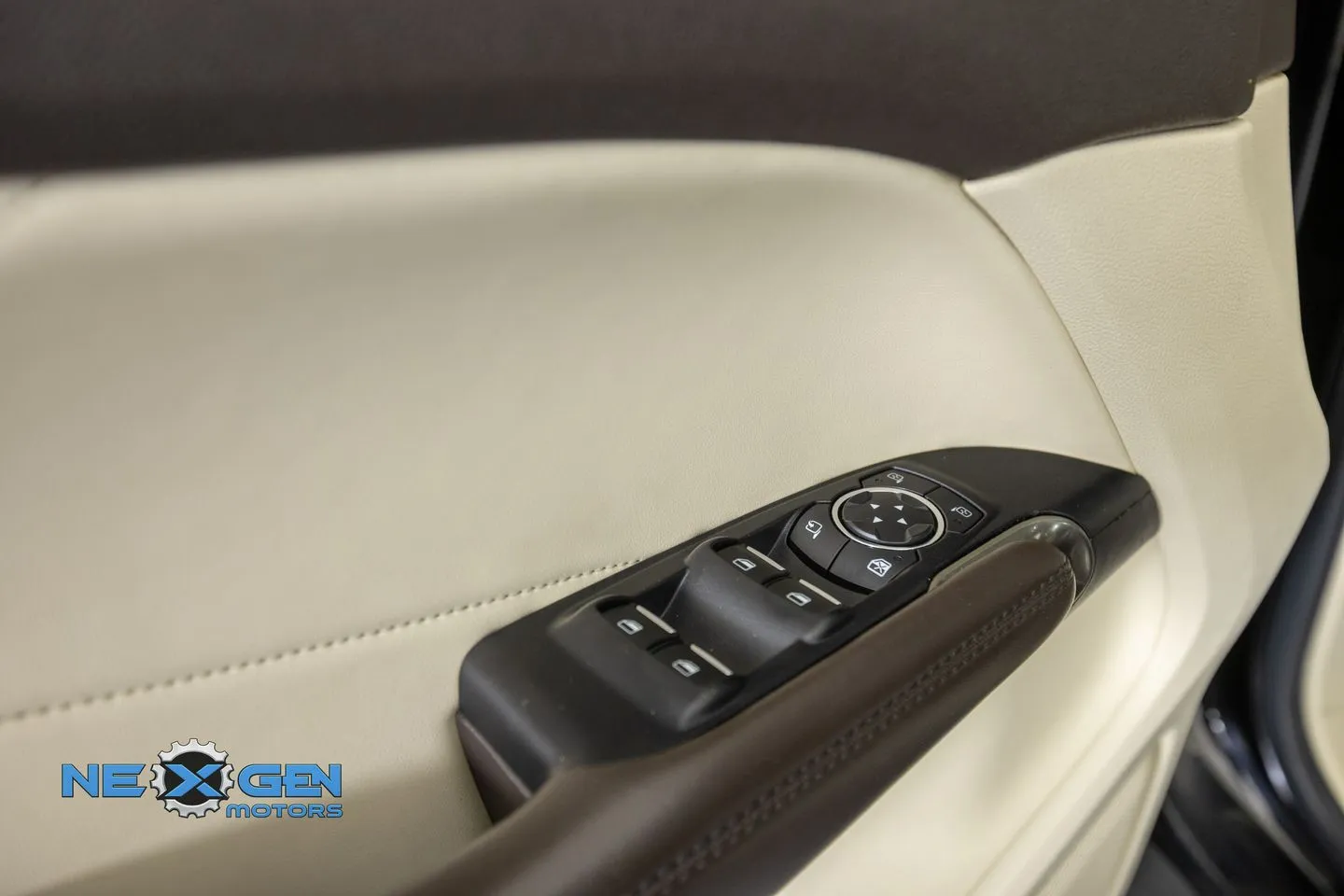 Lincoln MKC photo 13