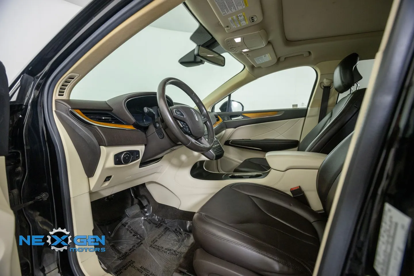Lincoln MKC photo 11