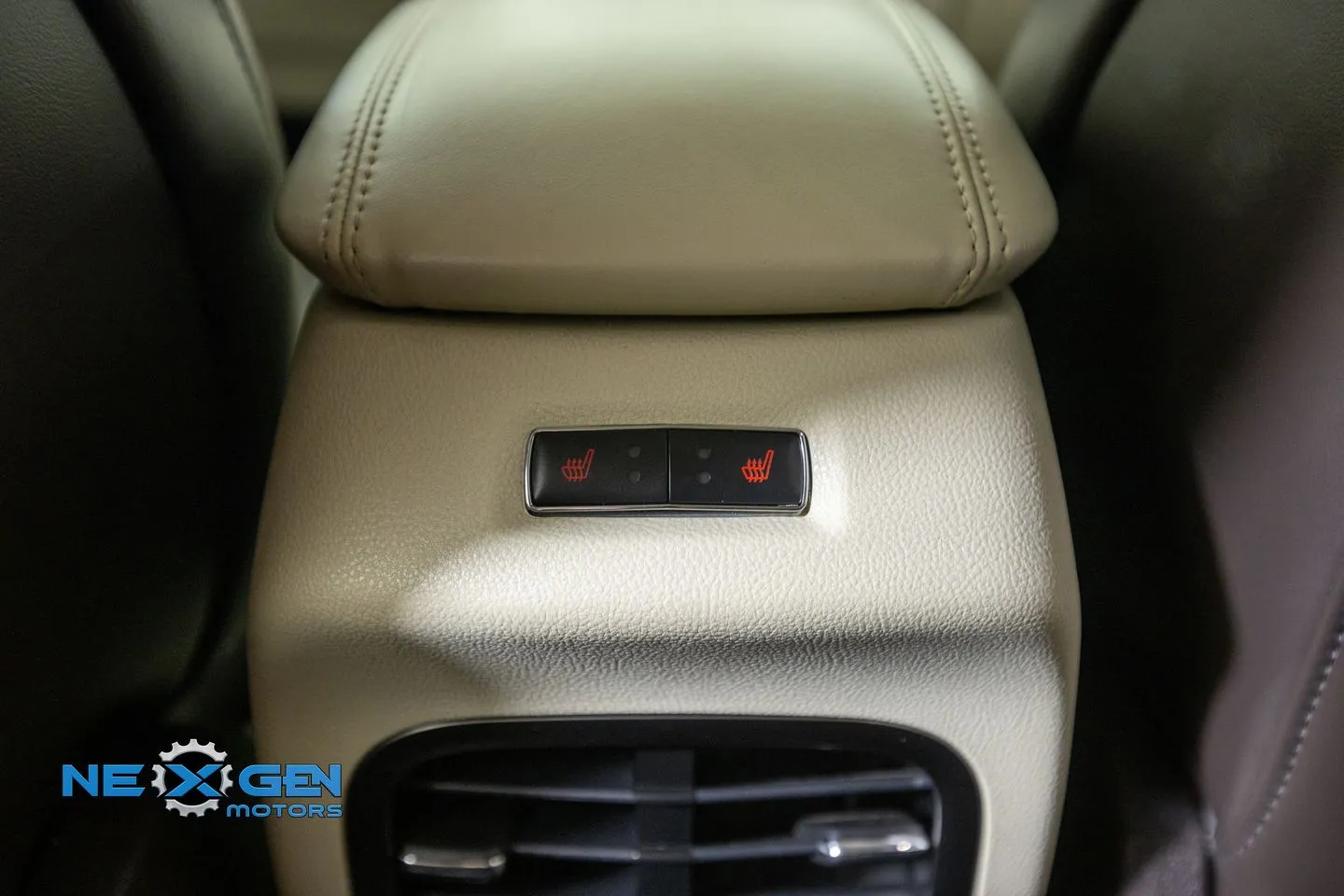 Lincoln MKC photo 32