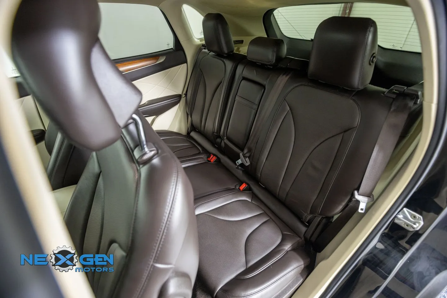 Lincoln MKC photo 35