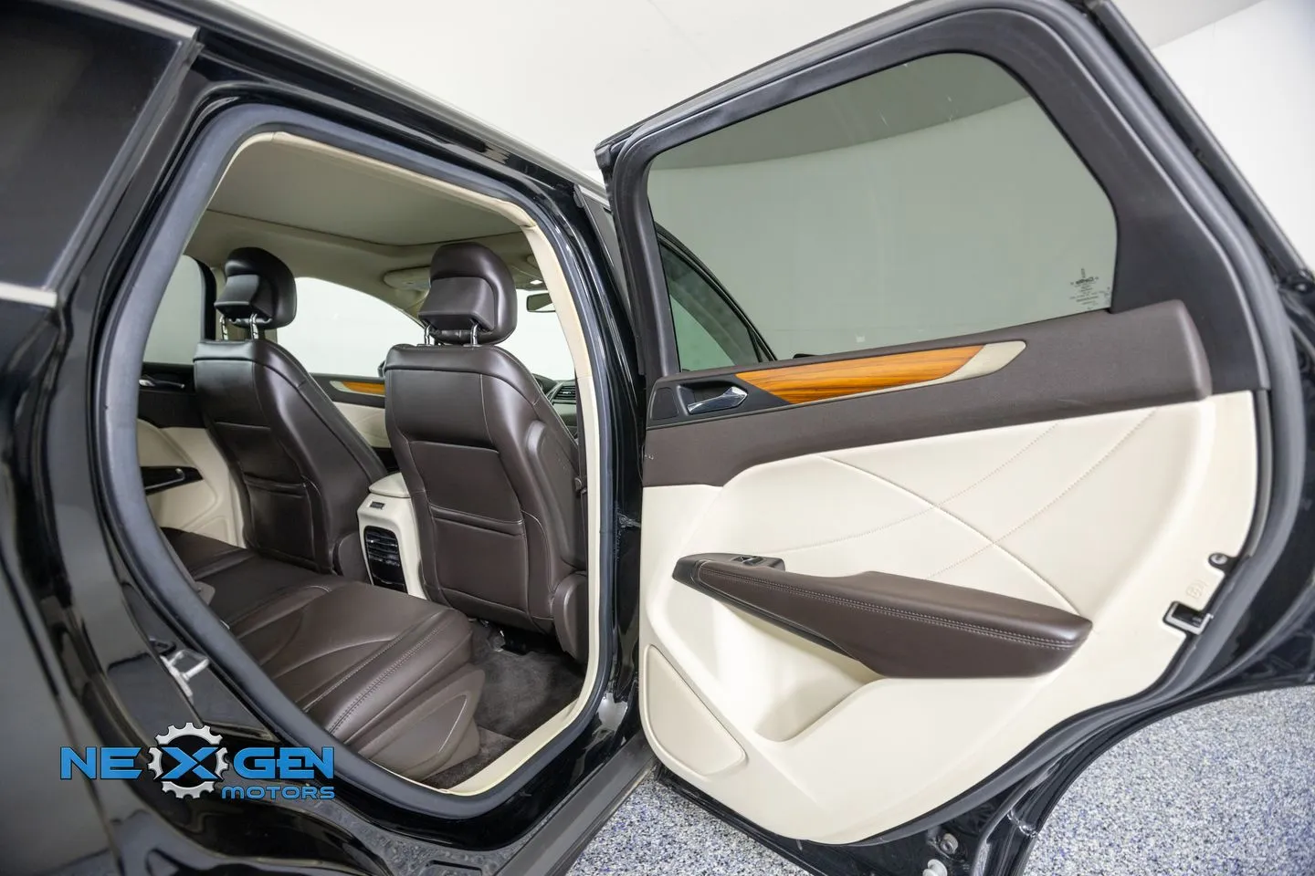 Lincoln MKC photo 37
