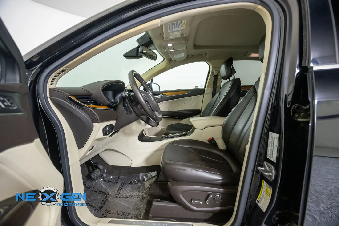 Lincoln MKC photo 12