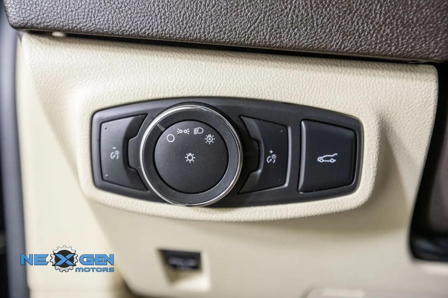 Lincoln MKC photo 14