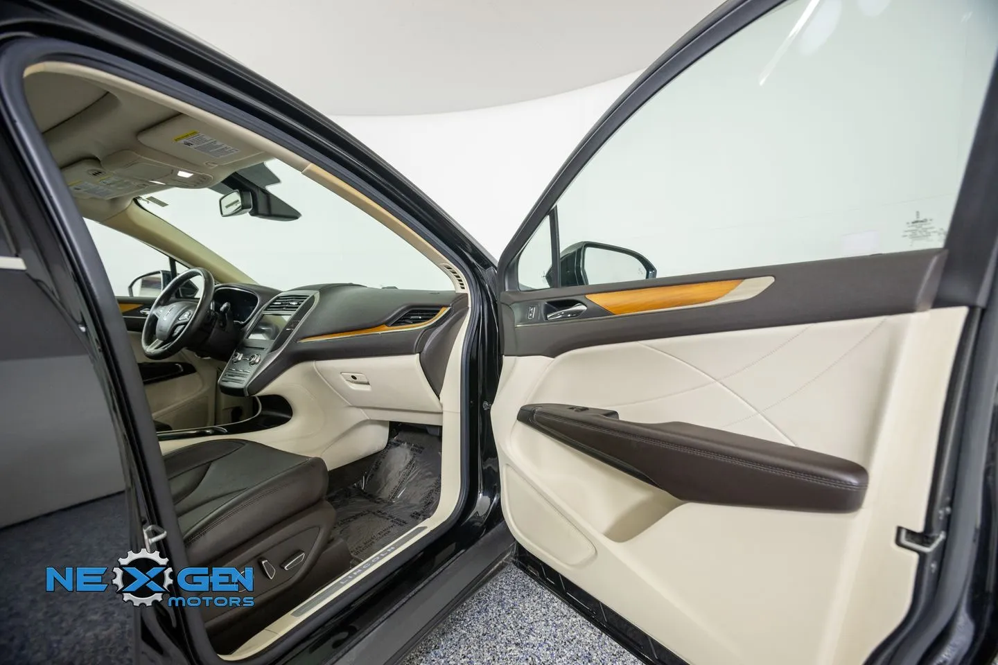 Lincoln MKC photo 42