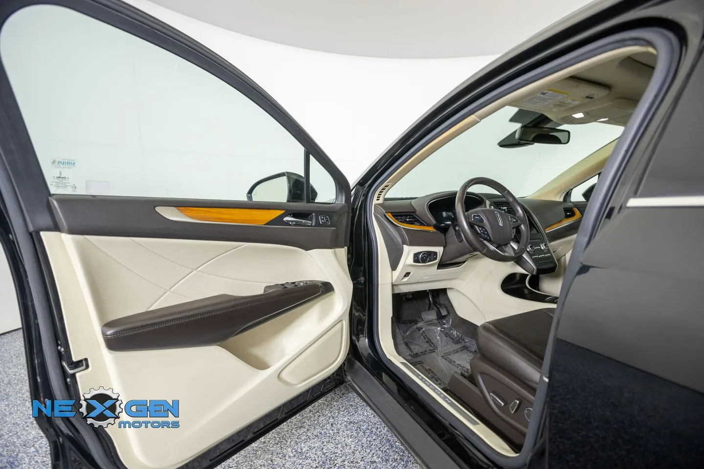 Lincoln MKC photo 10