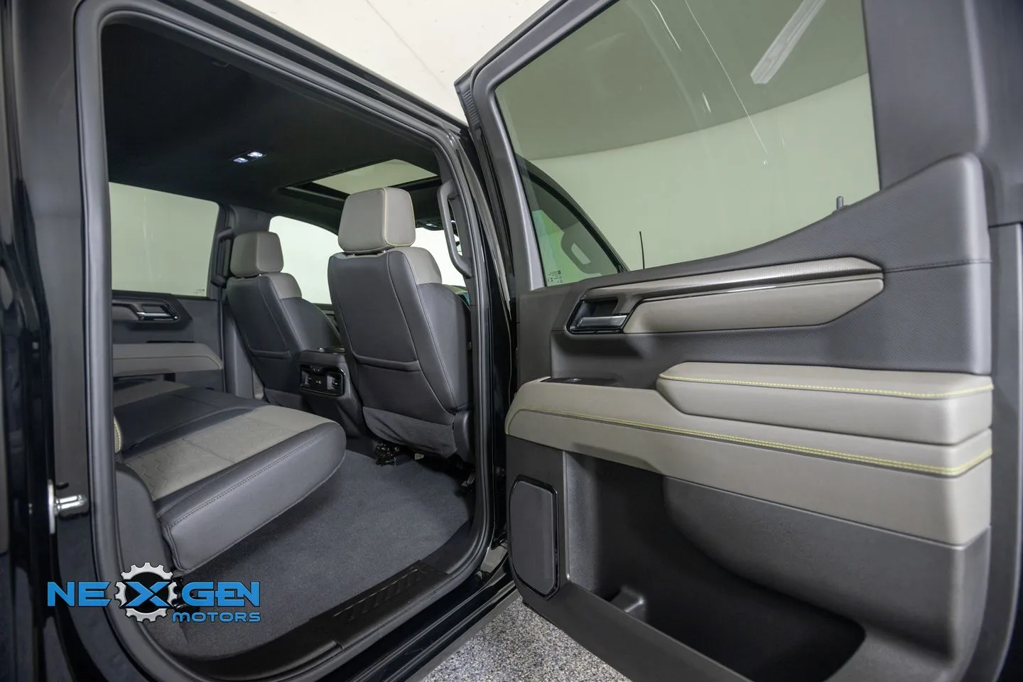 Chevrolet Silverado photo 37