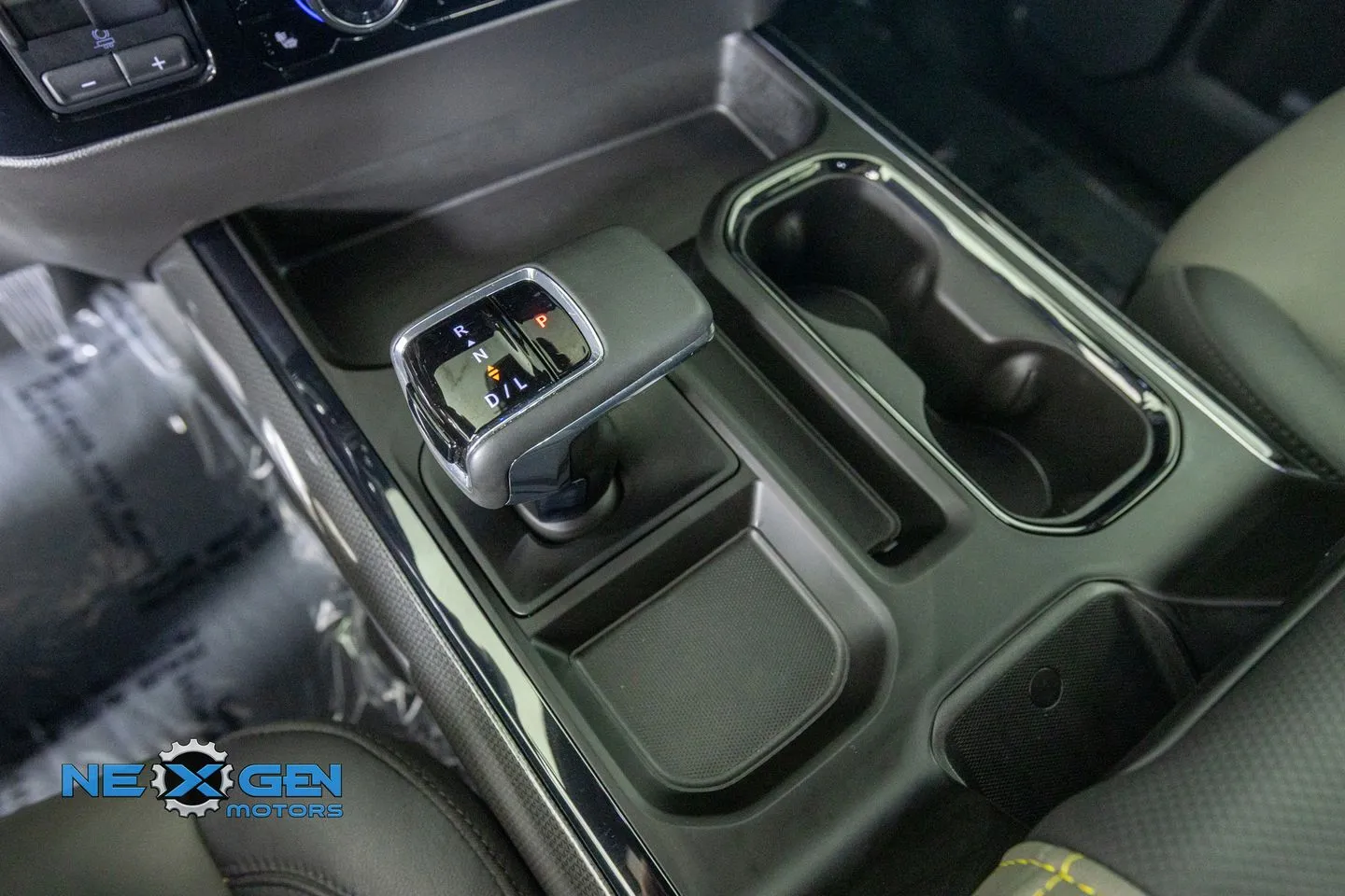 Chevrolet Silverado photo 24