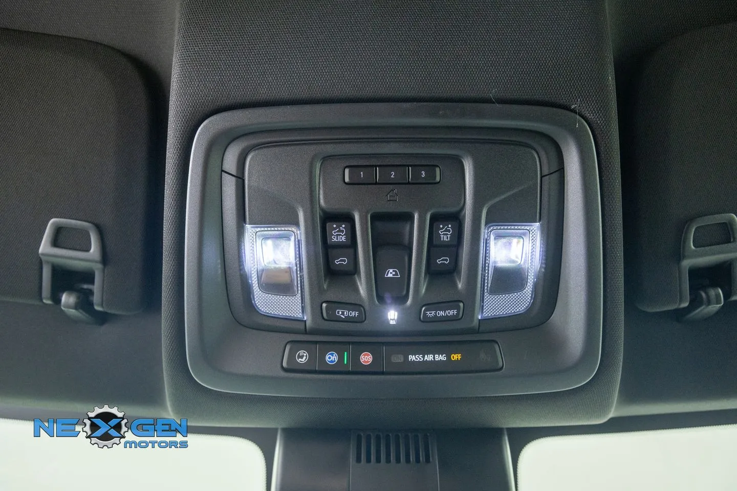 Chevrolet Silverado photo 25