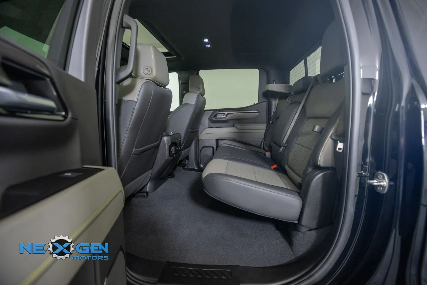 Chevrolet Silverado photo 29