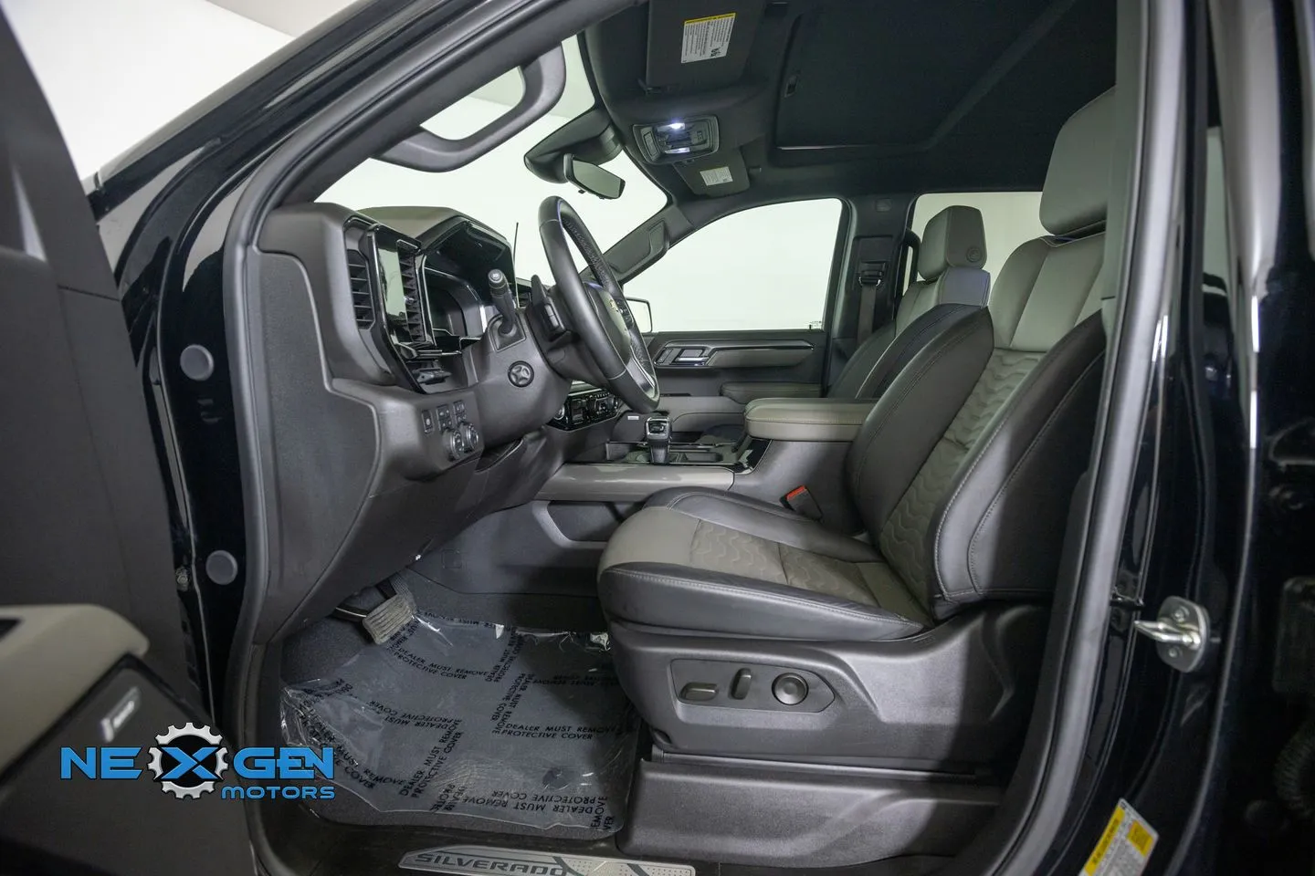Chevrolet Silverado photo 12