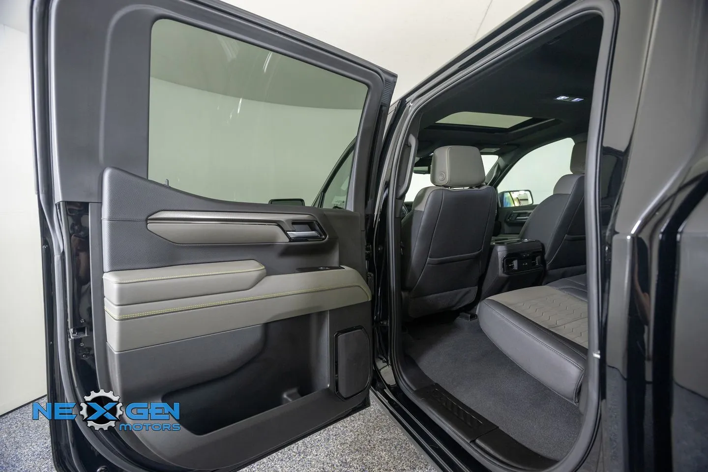 Chevrolet Silverado photo 27