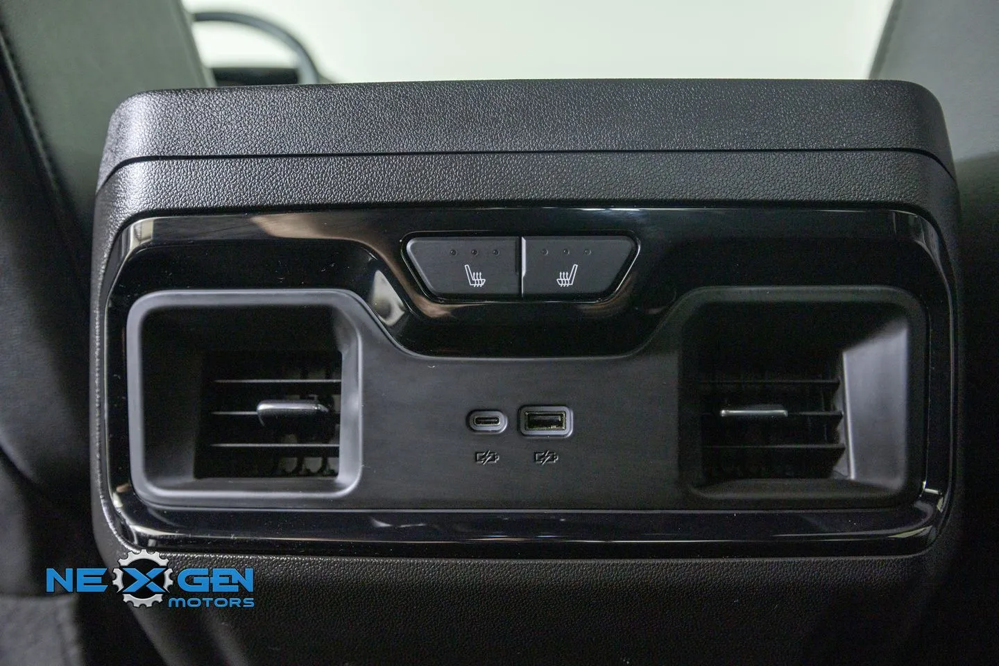 Chevrolet Silverado photo 32