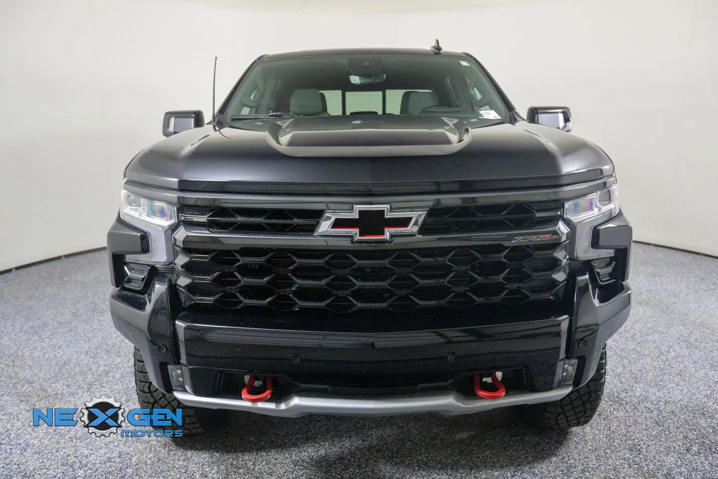 Chevrolet Silverado photo 3