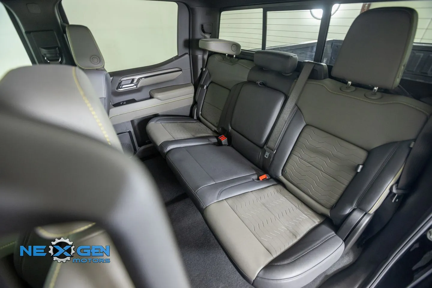 Chevrolet Silverado photo 35