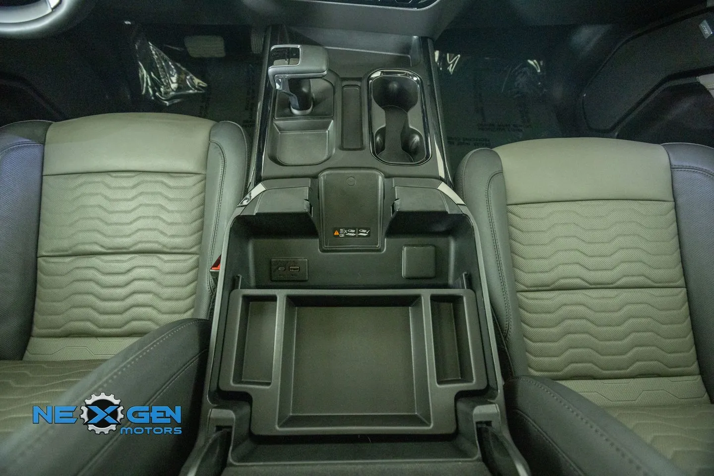 Chevrolet Silverado photo 34