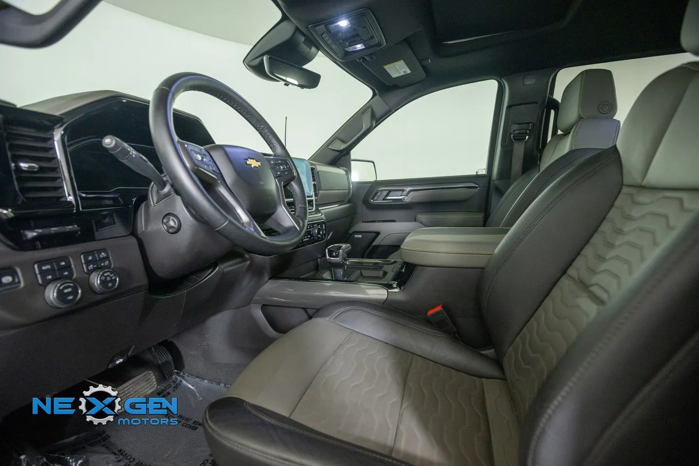 Chevrolet Silverado photo 11