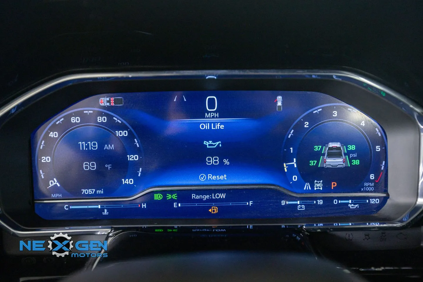 Chevrolet Silverado photo 17