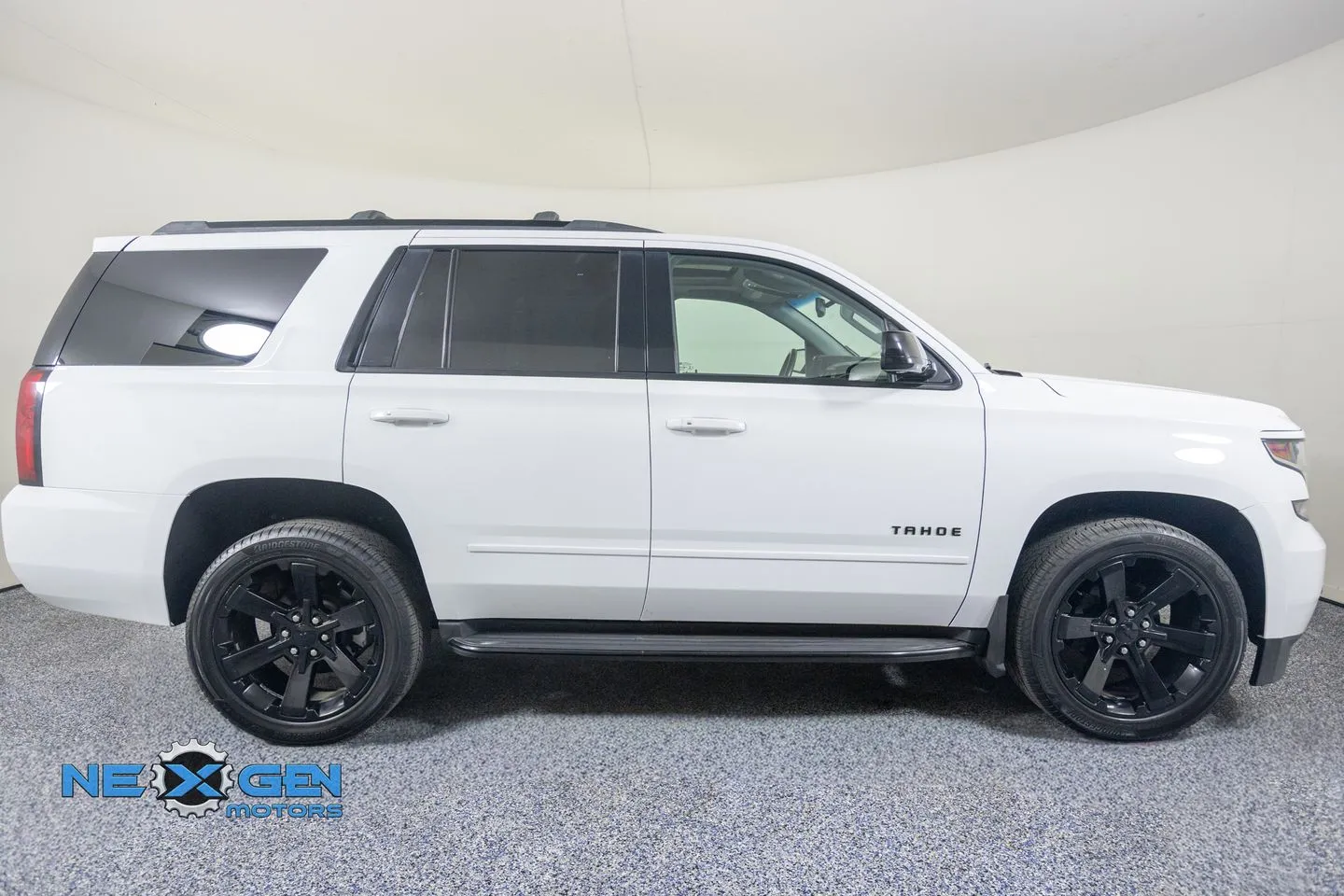 Chevrolet Tahoe photo 9