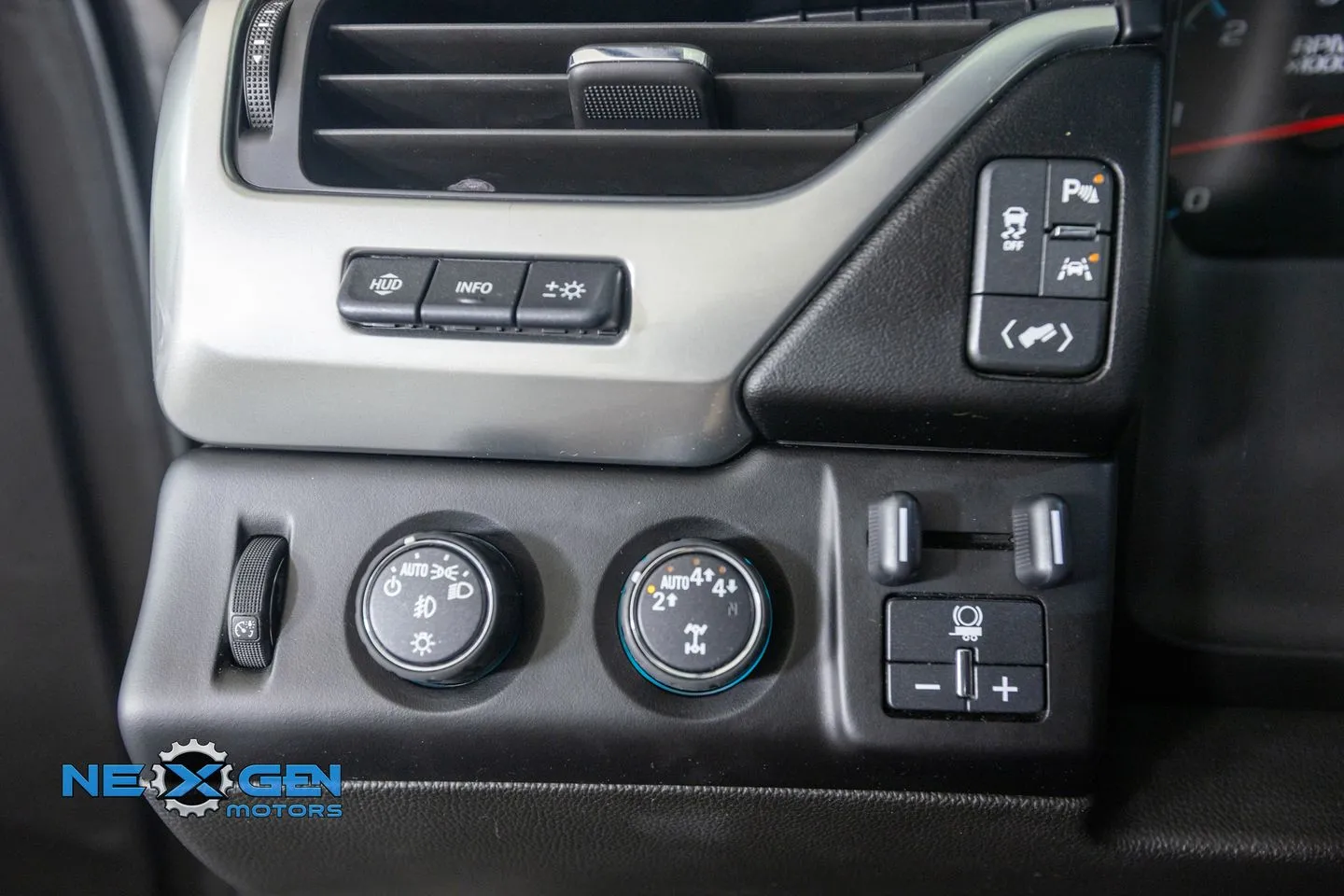 Chevrolet Tahoe photo 14