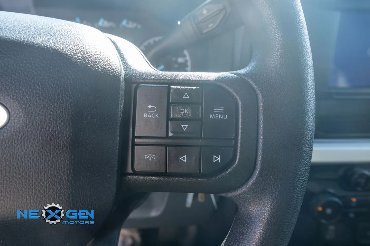 Ford F350SD photo 16