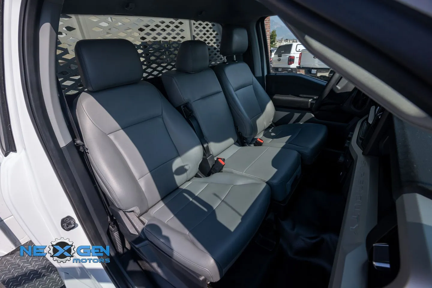Ford F350SD photo 36