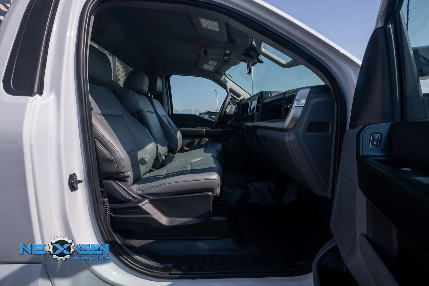Ford F350SD photo 33