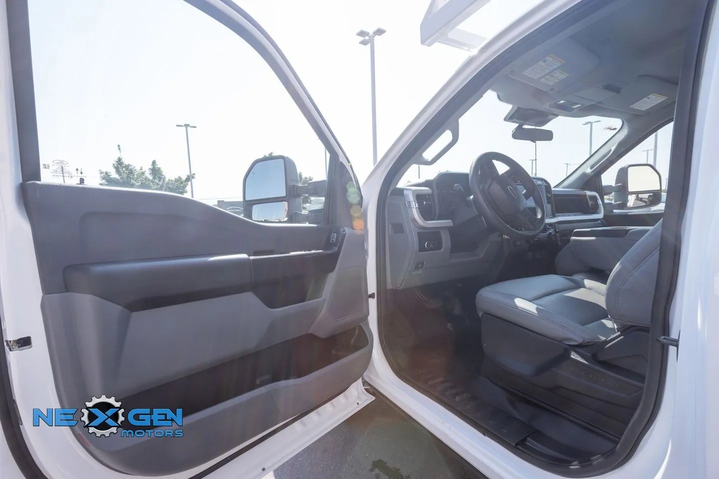 Ford F350SD photo 10