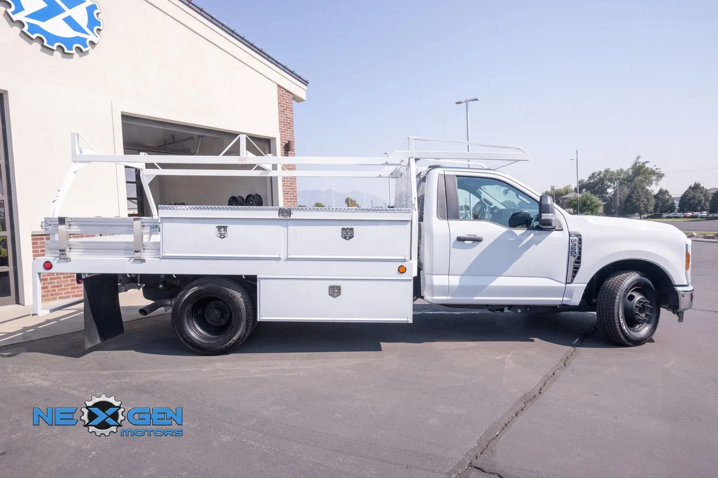 Ford F350SD photo 9