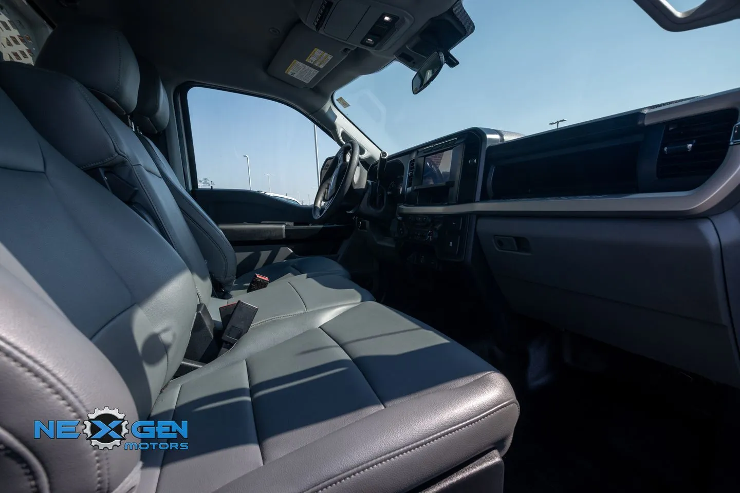 Ford F350SD photo 34