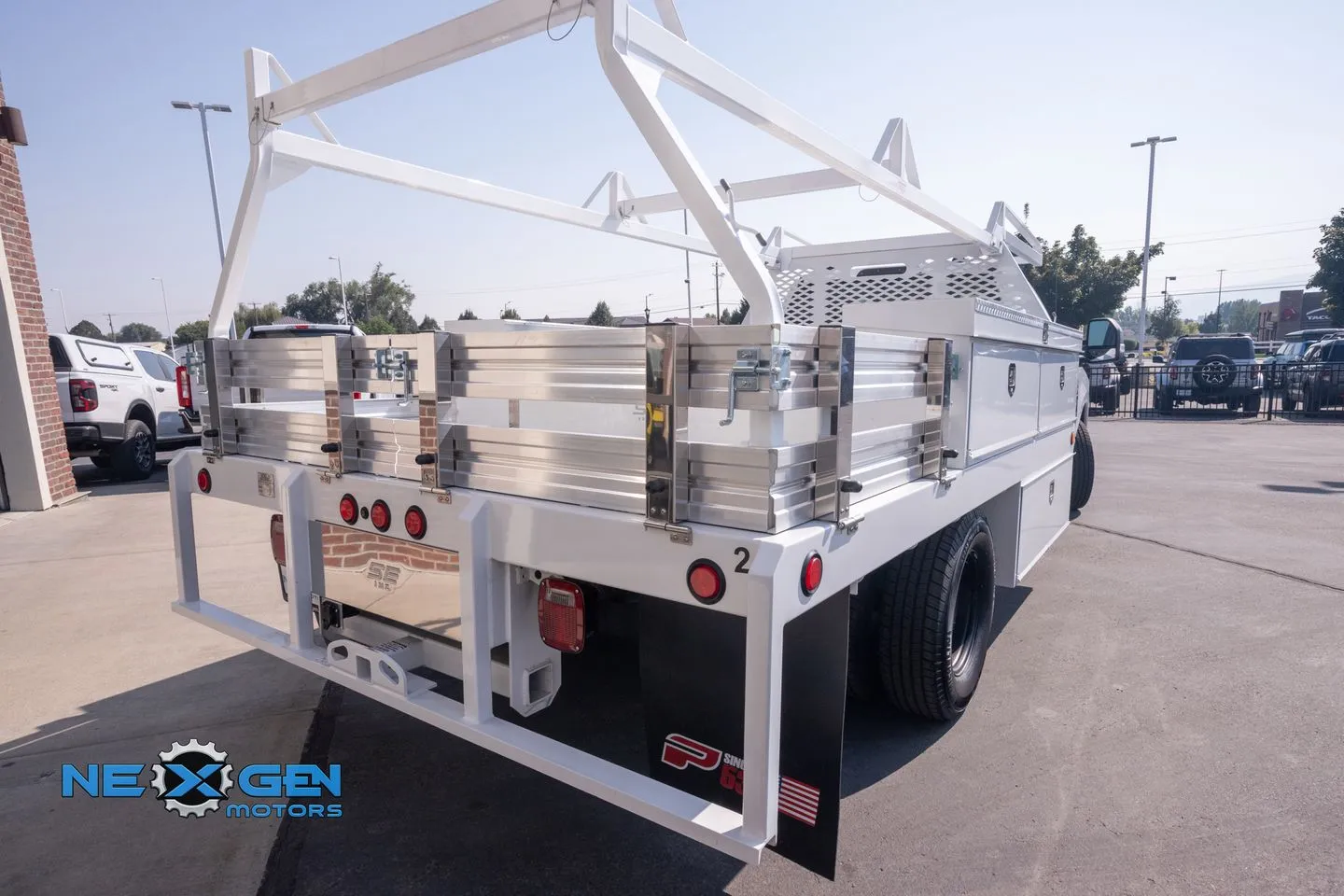 Ford F350SD photo 8