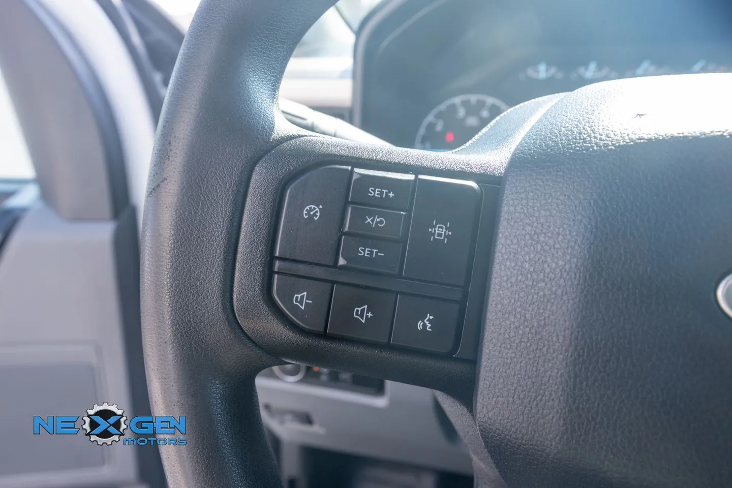 Ford F350SD photo 15