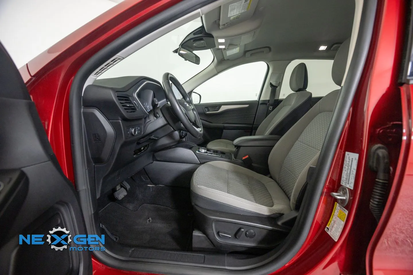 Ford Escape photo 12