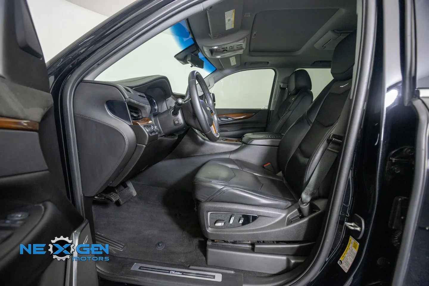 Cadillac Escalade photo 12