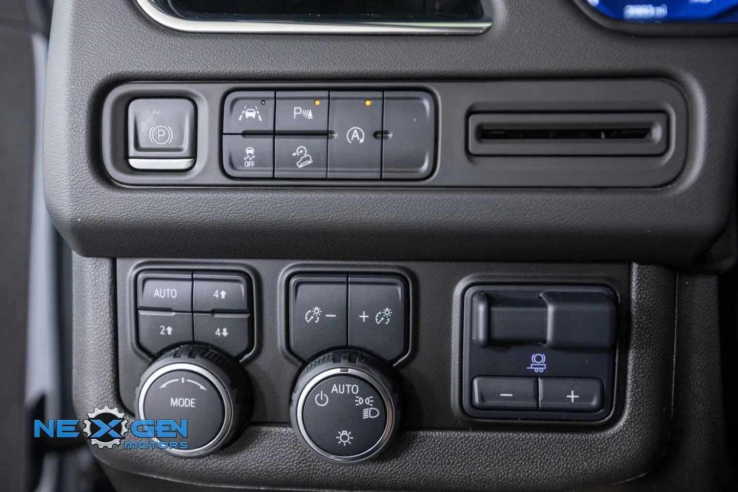 Chevrolet Tahoe photo 14