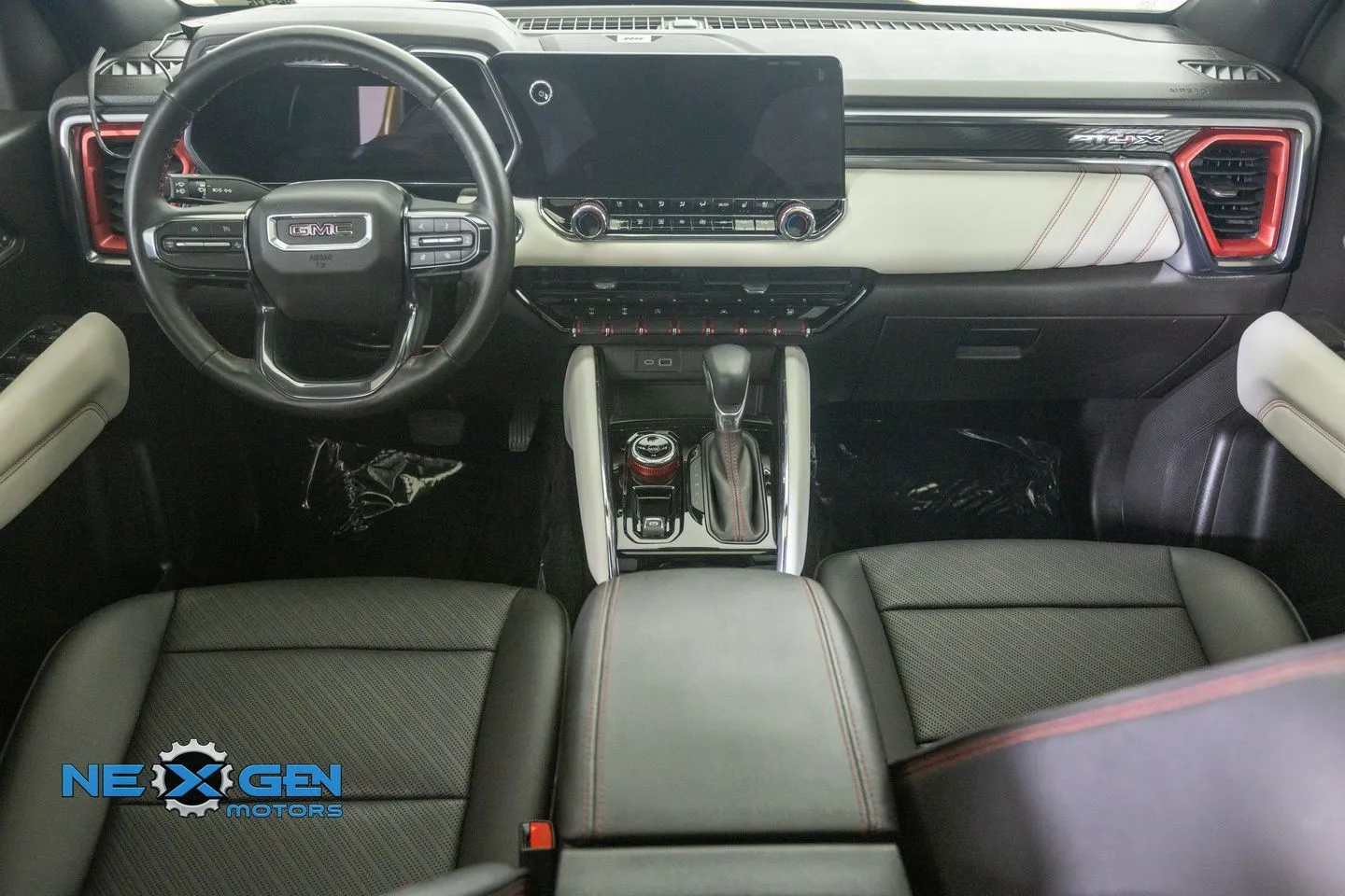 GMC Canyon photo 3