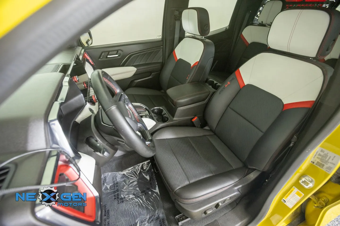 GMC Canyon photo 27