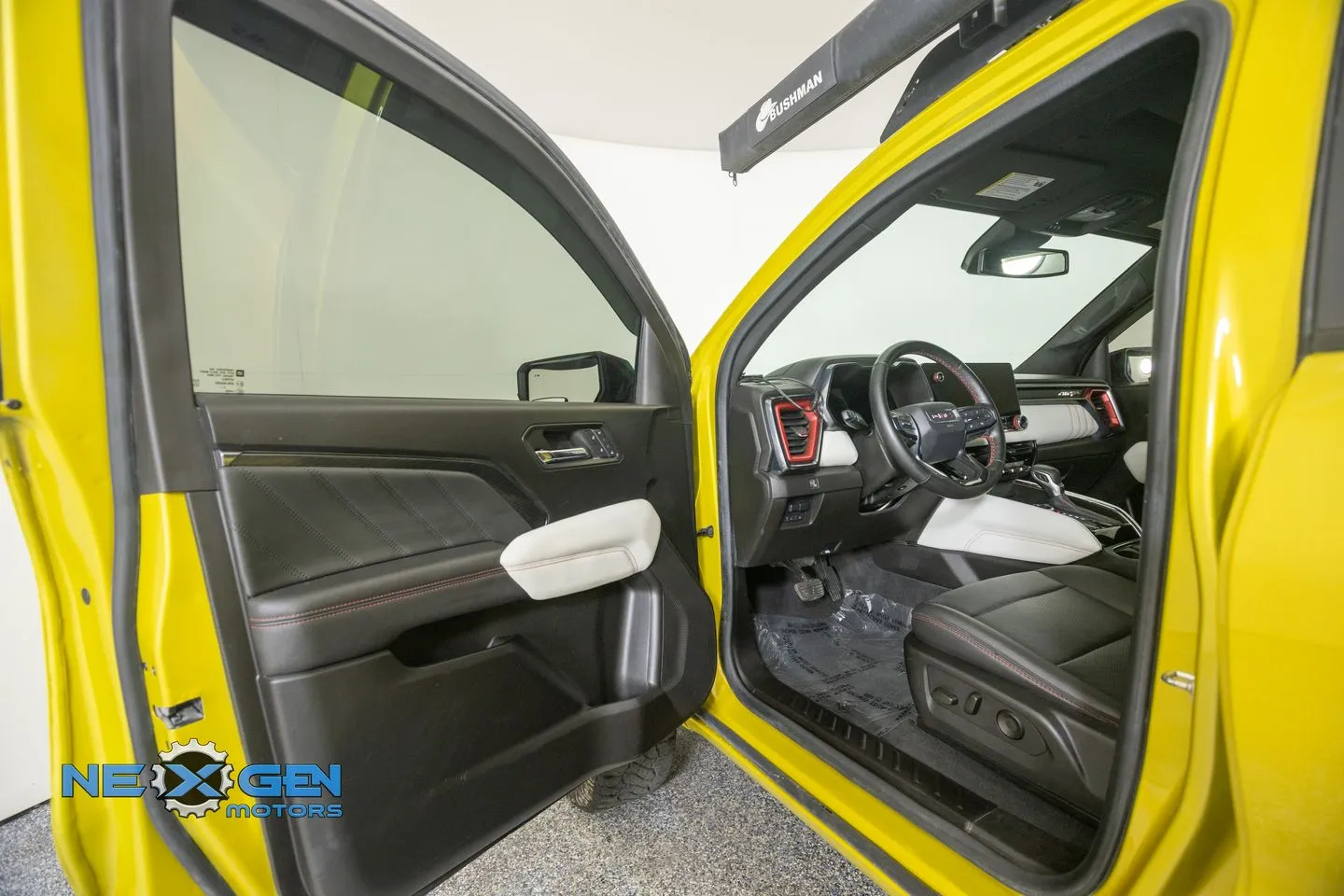 GMC Canyon photo 11